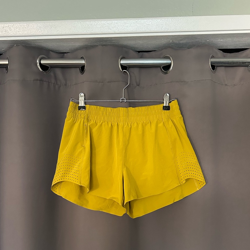 NWOT Athleta Hustle 3" Short